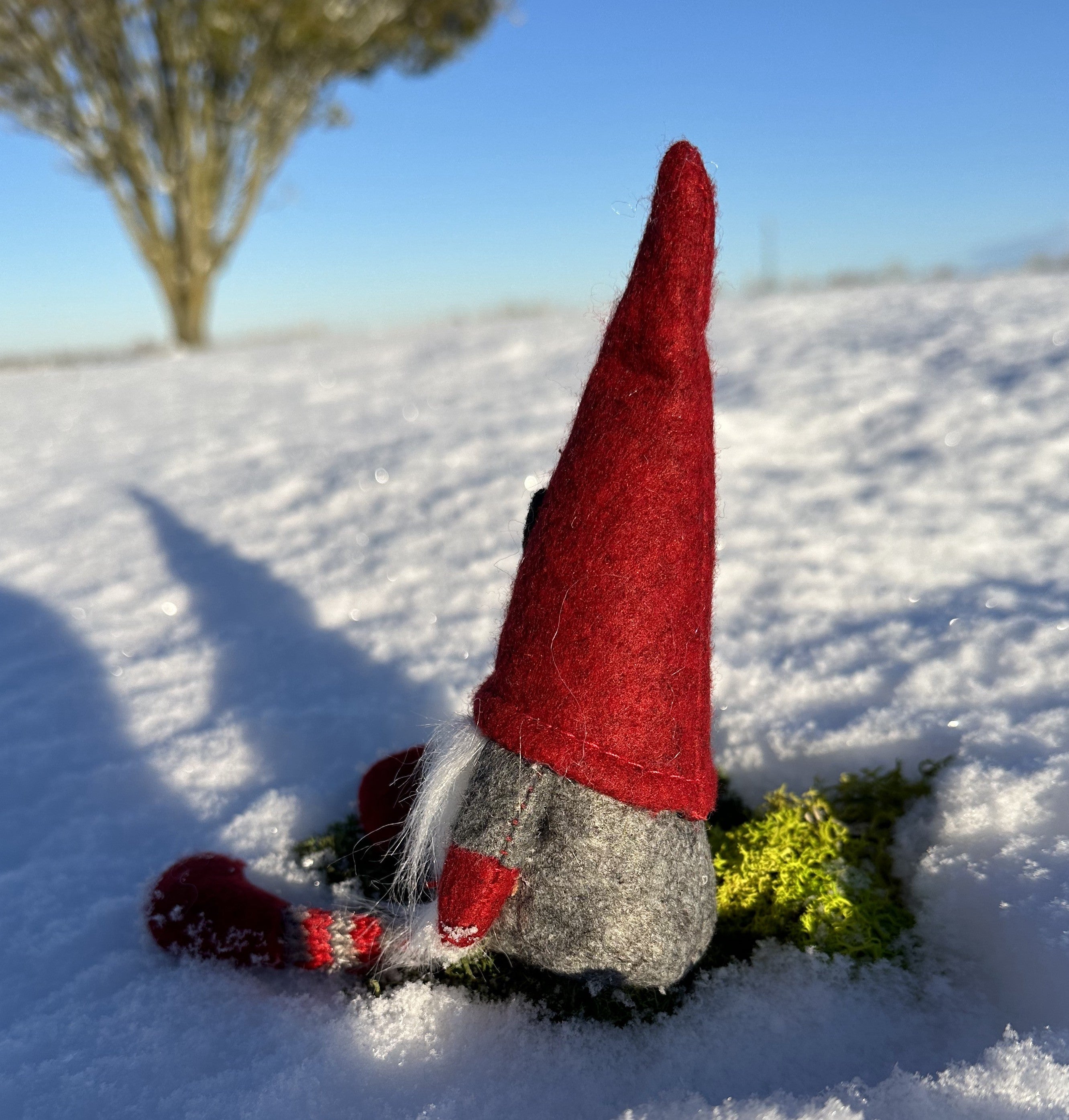 Siddende nissemor med hjerte 2