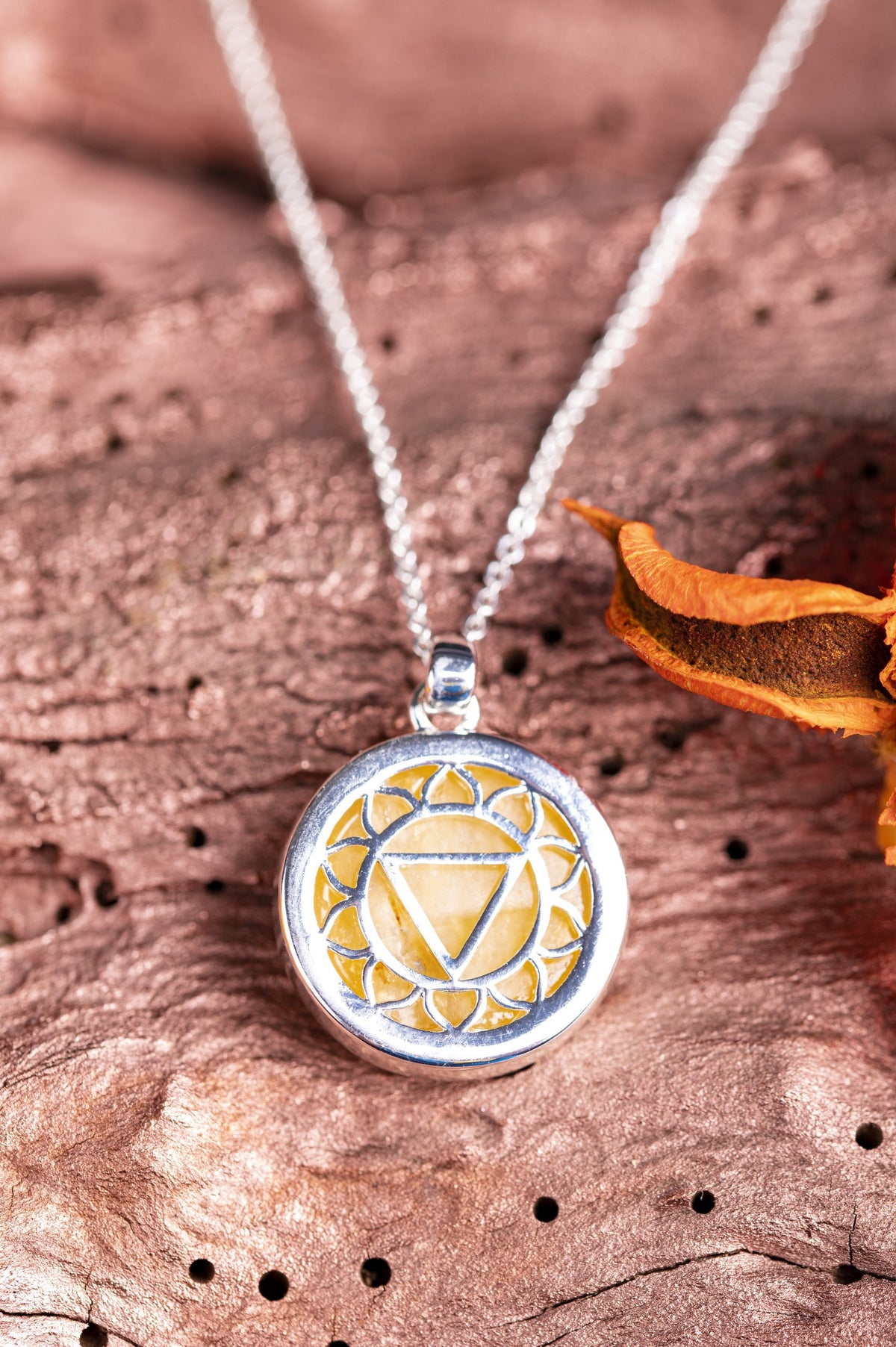 Solarplexus Chakra vedhæng med citrin og kæde 1