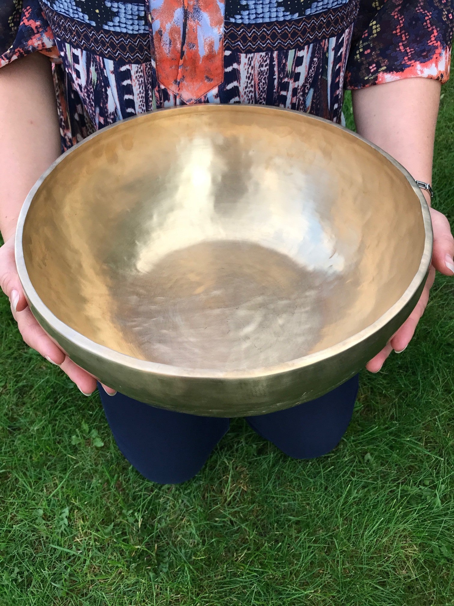 Stor Tibetansk syngeskål 2600-2850 gram Chö-pa. 1
