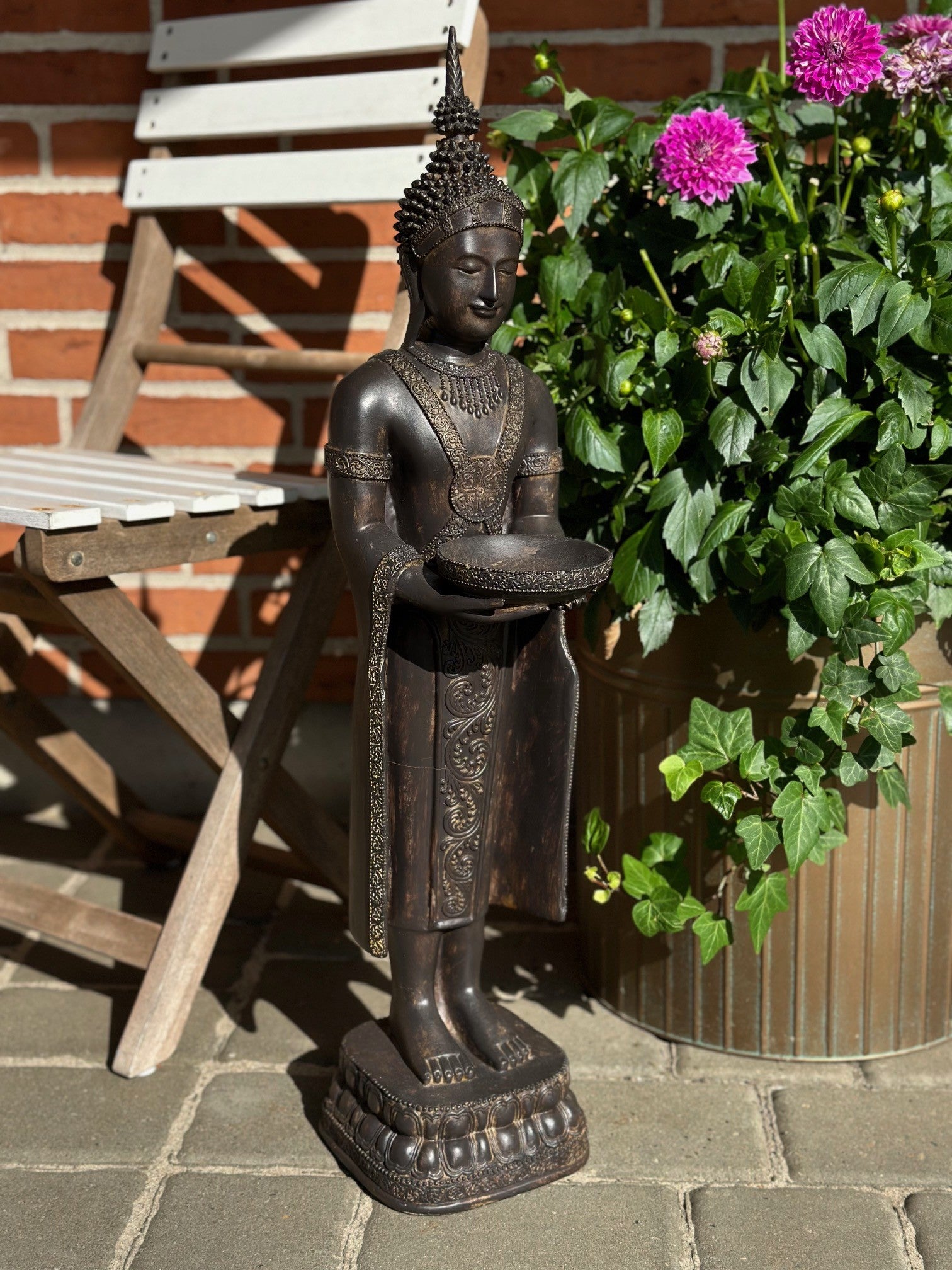 Thailandsk stående Buddha 1