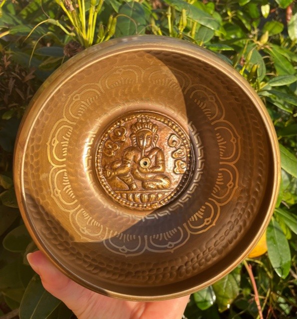 Tibetansk Syngeskål med Ganesha 1