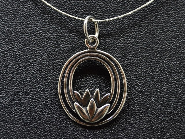 Vedhæng lotus sølv 2